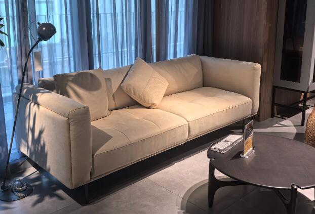 長期睡沙發(fā)對家庭風水的影響及風水先生的化解之道